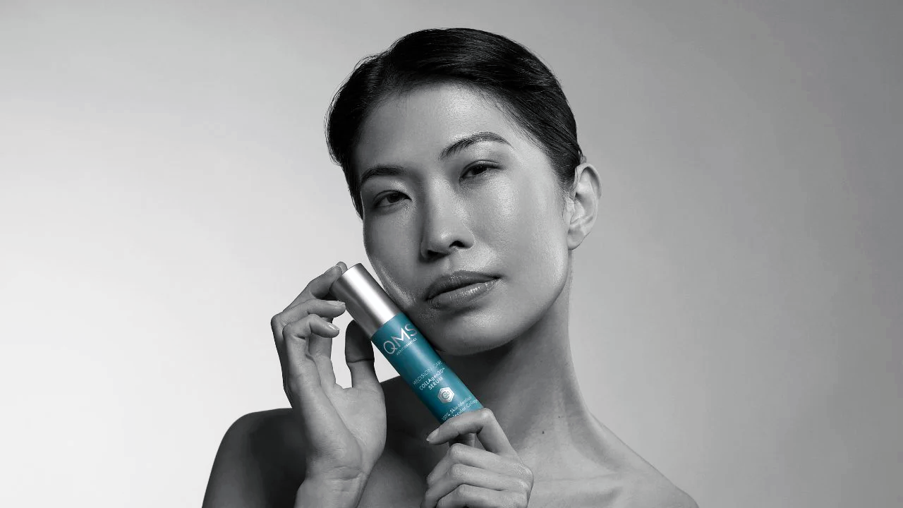 Luxuriöse QMS Skincare Produkte auf Marmor